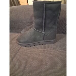 UGG Classic Mini II Size 5 Women's Boot - Black